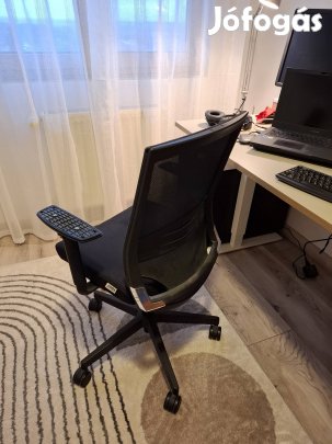 Eladó forgó irodaszék