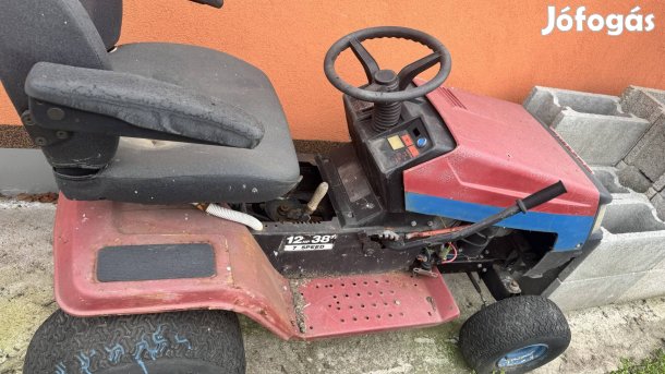 Eladó fűnyiró traktor