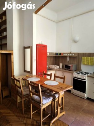 Eladó galériás garzon Pécs belvárosában