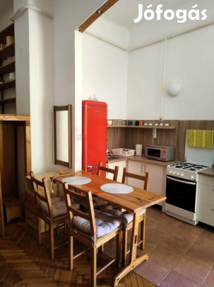 Eladó galériás garzon Pécs belvárosában