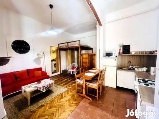 Eladó galériás garzon Pécs belvárosában