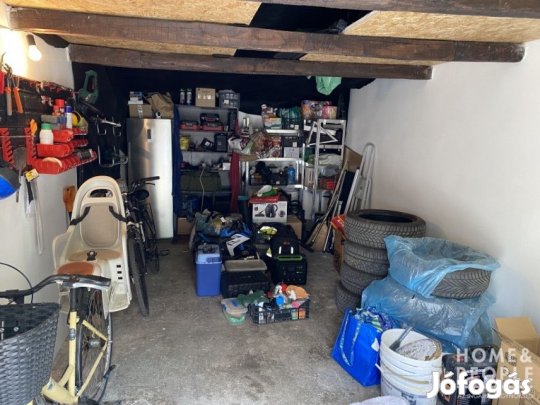 Eladó garázs Algyőn!