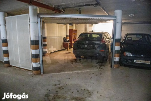 Eladó garázs Felsővároson!