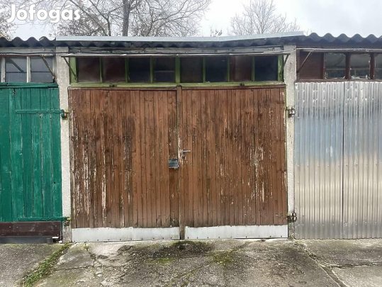 Eladó garázs - Vác