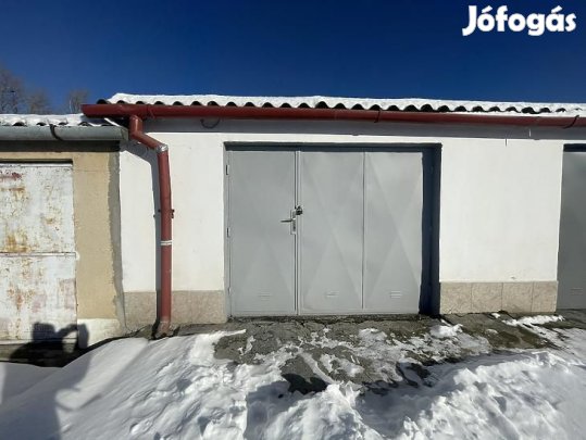 Eladó garázs - Vác