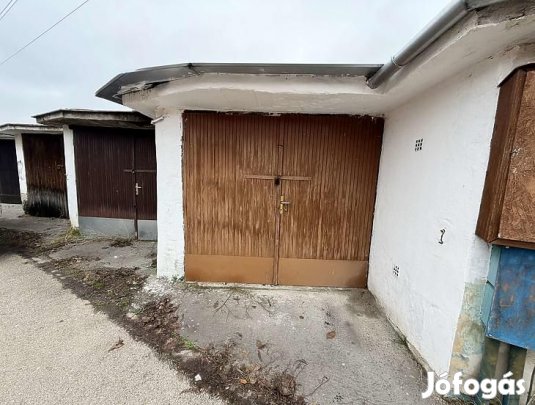 Eladó garázs - Vác
