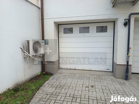 Eladó garázs a Petőfi Sándor sgt.-on!