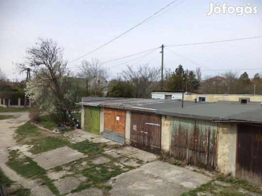 Eladó garázs a Tési dombon