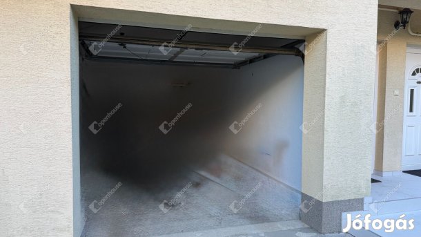 Eladó garázs a kertvárosban