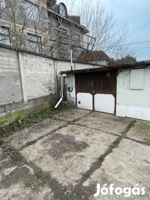Eladó garázs a közelben !!!