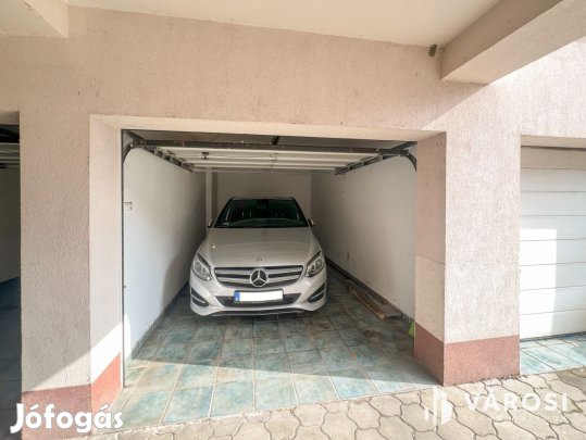 Eladó garázs a városközpontban