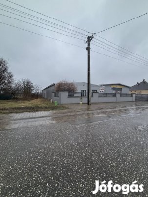 Eladó garázsvásár / kereskedelmi ingatlan - kiváló lokációval.