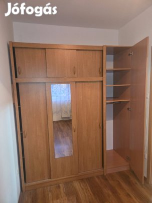 Eladó gardróbszekrény