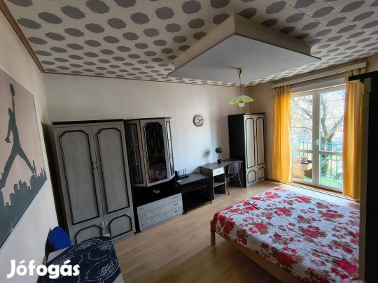 Eladó garzon a Pöttyös utcai metrónál