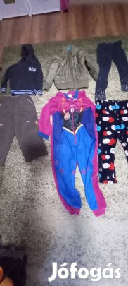 Eladó gyerek ruhák és cipők