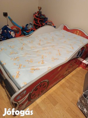 Eladó gyerekágy
