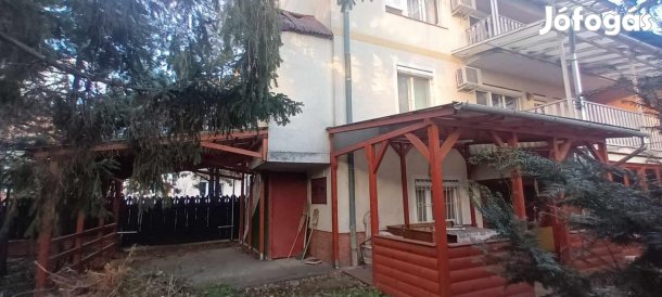 Eladó gyöngyösi ikerház