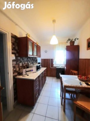 Eladó gyöngyösi társasházilakás