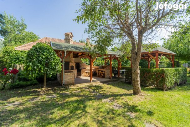 Eladó gyöngyösoroszii Üdülő,nyaraló