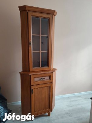 Eladó gyönyörű állapotú sarok vitrin 