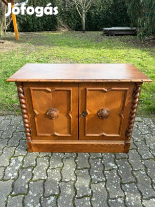 Eladó gyönyörű állapotú szekrény
