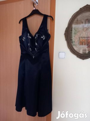 Eladó gyönyörű sötétkék 2 részes rövid minőségi ruha!