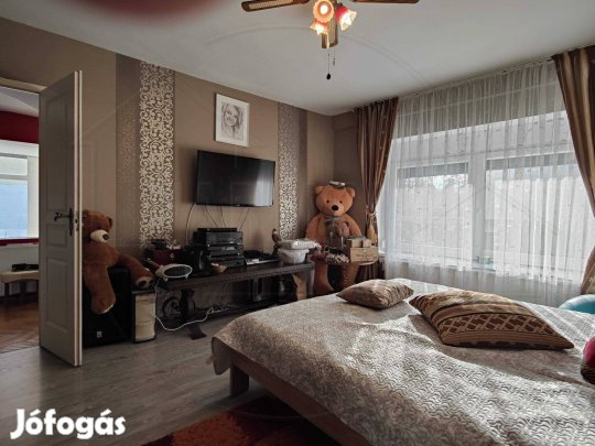 Eladó hangulatos, belvárosközeli családi ház a Tettyén