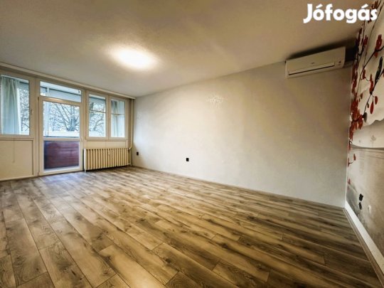 Eladó három szobás, 70 m-es, Kertvárosi lakás Pécsett!