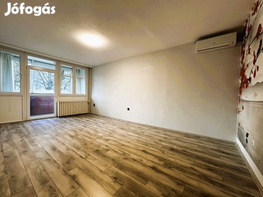 Eladó három szobás, 70 m-es, Kertvárosi lakás Pécsett!