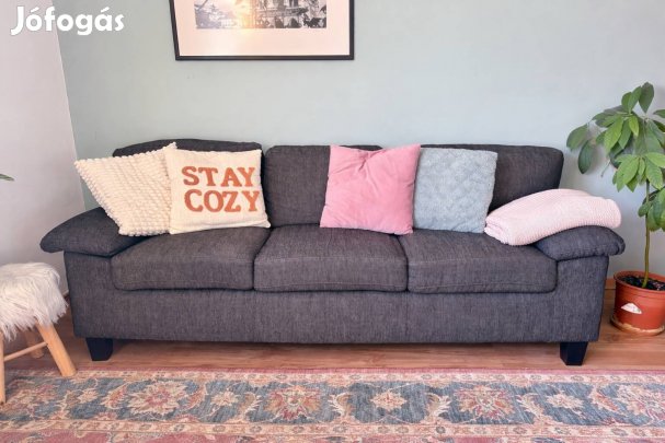 Eladó háromszemélyes Kanapé