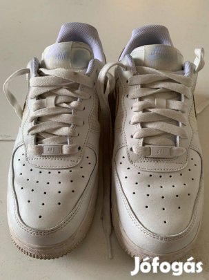 Eladó használt Nike Air Force 1 bőr cipő