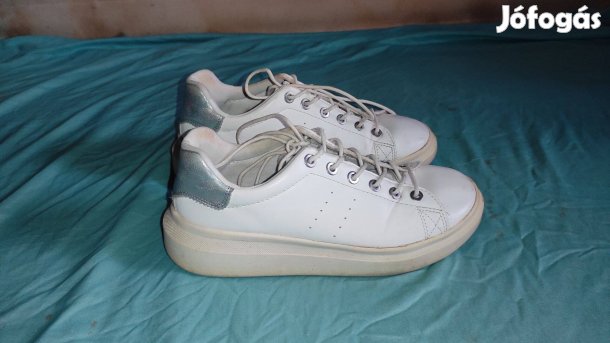 Eladó használt Női Bershka cipő