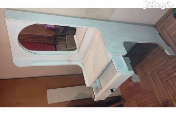 Eladó használt Női tükrös szekrény