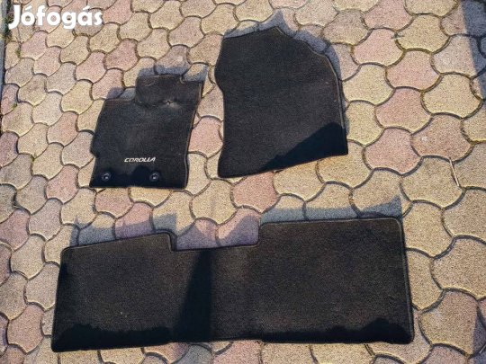 Eladó használt autós szőnyeg (Toyota Corolla 2018 Gyári)