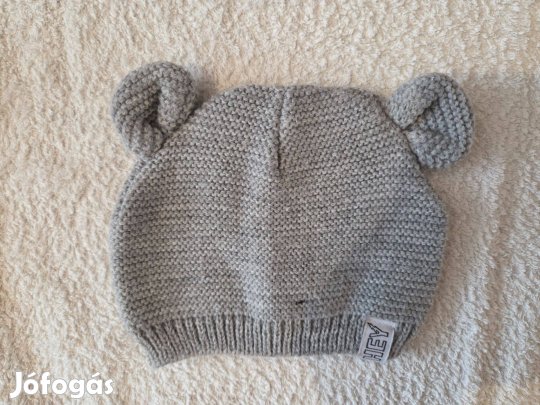 Eladó használt baba kötött sapka