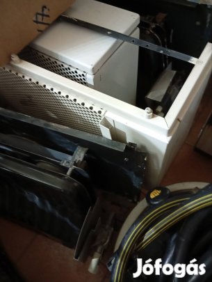 Eladó használt fég f8.50-es parapetes gázkonvektor