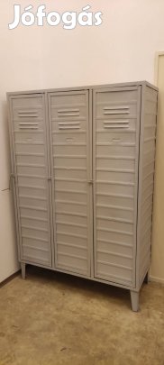 Eladó használt fém öltözőszekrény