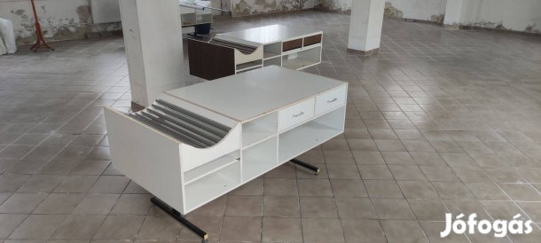 Eladó használt méteráru asztal