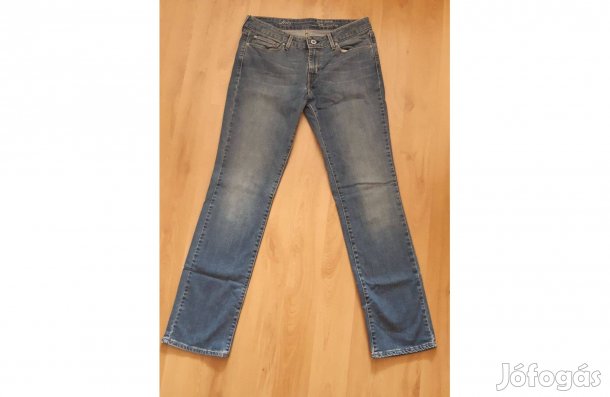 Eladó használt női Levis farmer