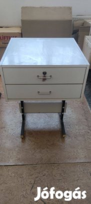 Eladó használt pénztárgép asztal