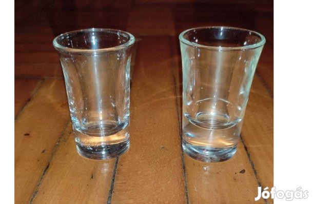 Eladó használt rövid italos pohár 2db egyben