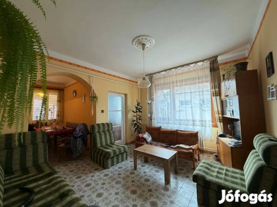 Eladó ház Derecske belváros, garázs, műhely, Debrecen könnyen elérhető