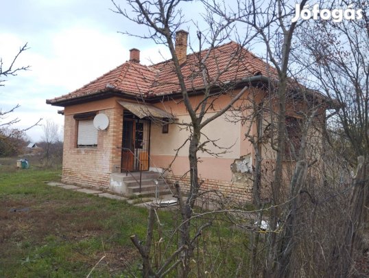 Eladó ház Jászkisér
