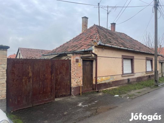 Eladó ház Kalocsa Remete utca