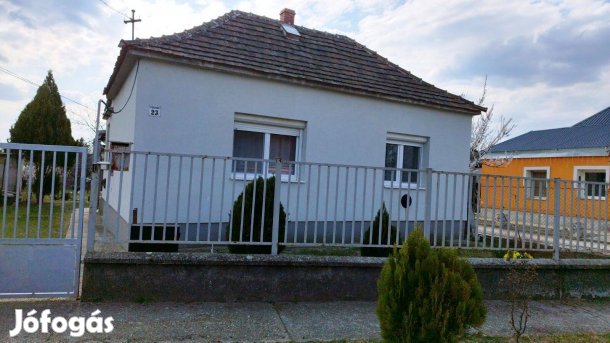 Eladó ház Komáromban