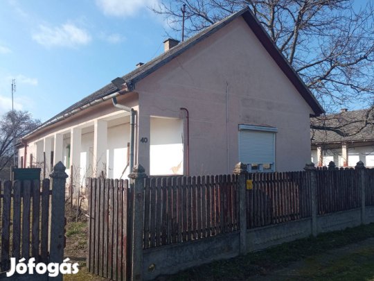 Eladó ház Pócspetriben nagy telekkel