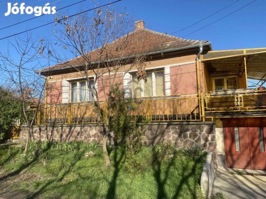 Eladó ház Solt frekventált részén