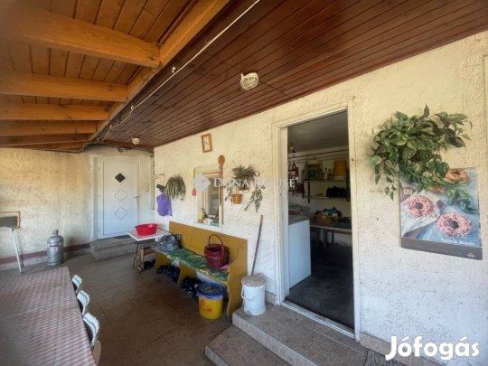 Eladó ház Turán a főúton