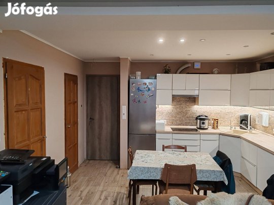 Eladó ház Újvároson 3szoba+amerika konyhás nappali, dupla garázs