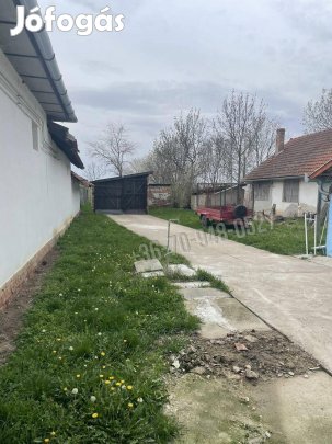 Eladó ház, Békéscsaba Békéscsaba-Belváros közeli, 23900000 Ft, 40_nsh